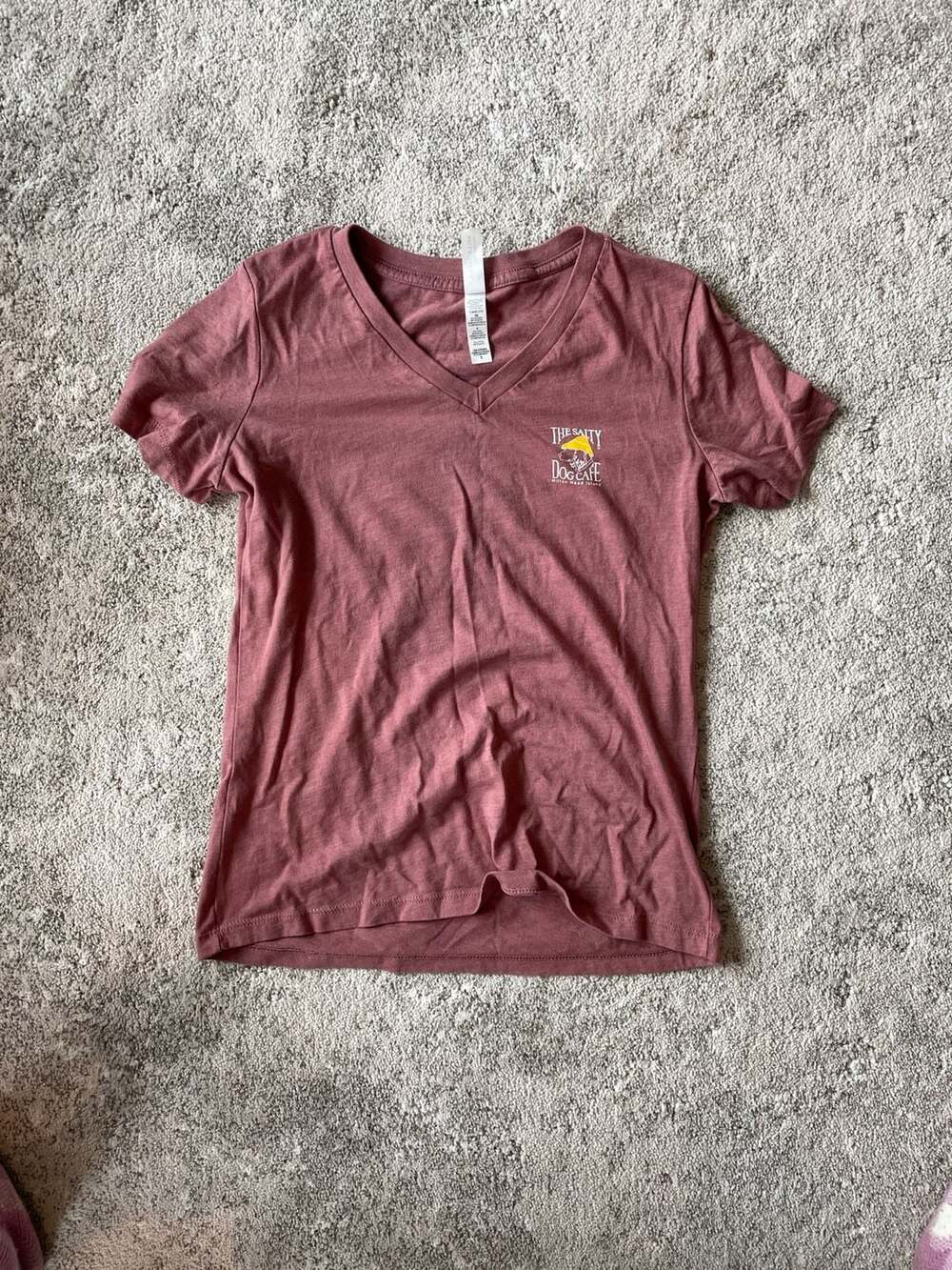 The Salty Dog Cafe Hilton Head Island V-Neck Graphic T-Shirt Size Small